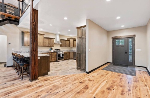 Ashton Cabin | Hidden Bear | Hot Tub, Game Room & Near Yellowstone!