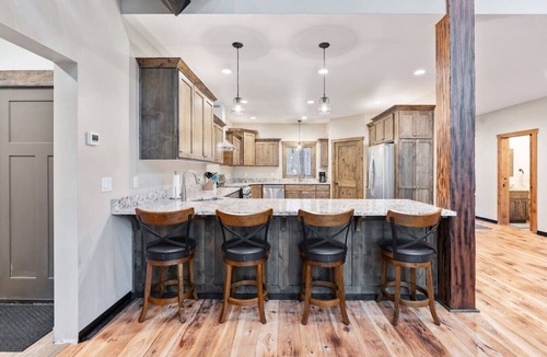 Ashton Cabin | Hidden Bear | Hot Tub, Game Room & Near Yellowstone!