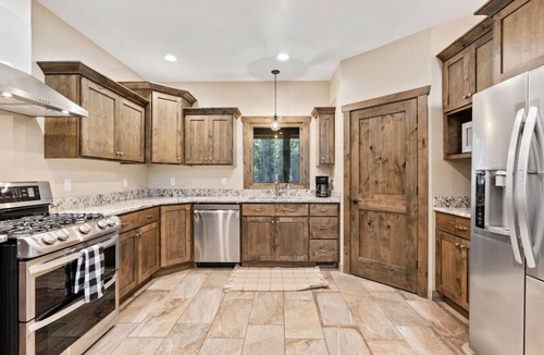 Ashton Cabin | Hidden Bear | Hot Tub, Game Room & Near Yellowstone!