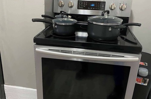 Winston - Salem House | High Ceilings | King Beds | 85” TV | Near Downtown