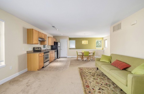 Highland Apartment | Highlands Haven: Private Carriage House with Modern Comforts