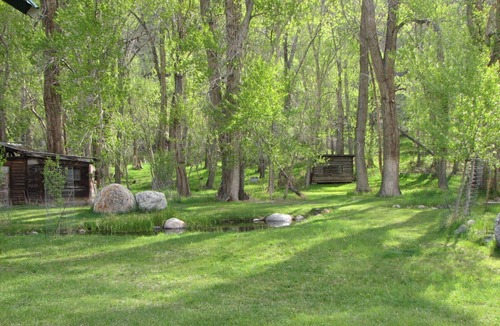 Gardiner Cabin | Historic 2 Story Hand-Hewn Log Cabin Next to Yellowstone Park