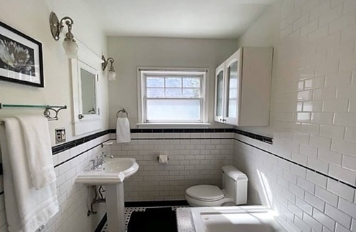 Kennewick House | Historic Downtown Kennewick home with large private backyard