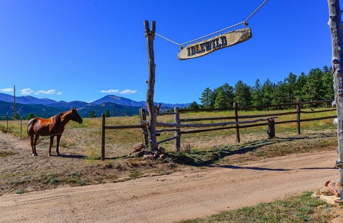 Florissant Cabin | Historic Mountain Retreat Backs To National Forest....