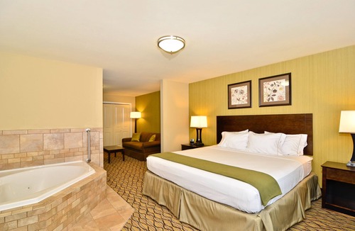 Williston Hotel | Holiday Inn Express and Suites Williston by IHG