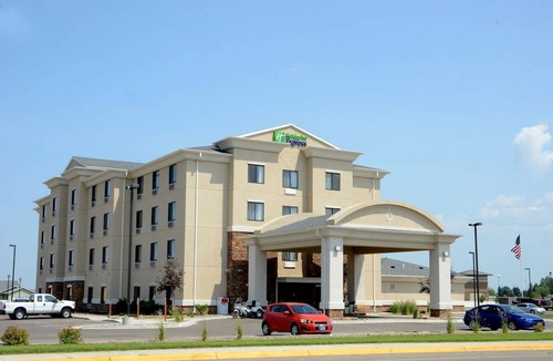 Sidney Hotel | Holiday Inn Express & Suites Sidney, an IHG Hotel
