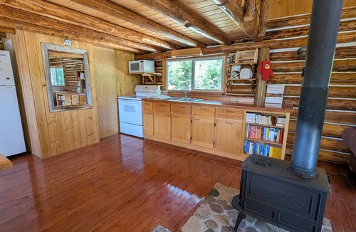 Libby Cabin | Homesteaded log cabin with convenient creek access