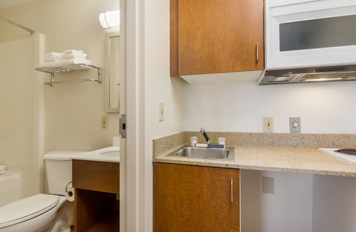 Glendale Hotel | HomeTowne Studios By Red Roof Denver - Glendale/Cherry Creek