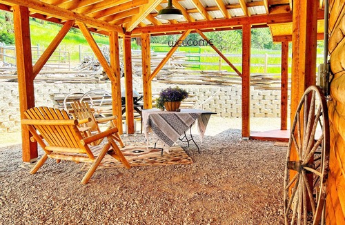 Alberton Cabin | Horse Creek Ranch Luxurious Western Bunkhouse/Cabin