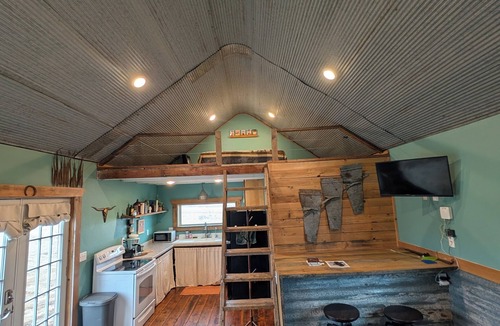 Carpenter Cabin | Horsemen's Hideout Cabin in Clark