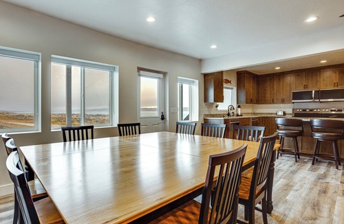 Garden City House | Hot Tub & Rec Room at Massive Bear Lake Home!