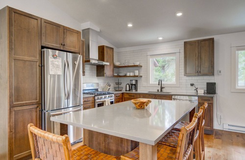 Big Sky Condo | Hot Tub & Sauna, Amazing Views, Close to Town Center and Ski Resort!