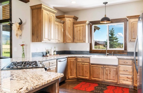 Driggs House | Huge Chalet - Epic Views, Theater, Hot Tub, & Gym!