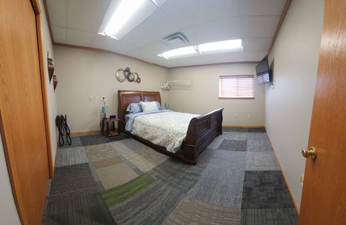 Aberdeen Cabin | HUGE SPACE! 4 Bedrooms sleep up to 12. 6 additional bedrooms available.