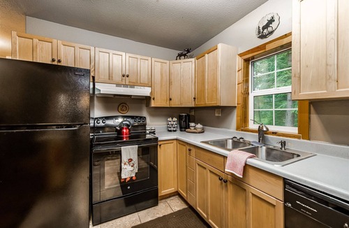 De Borgia Cabin | Huntsman’s Hideout- Deborgia, Montana 15 mins from Look Out Ski Resort