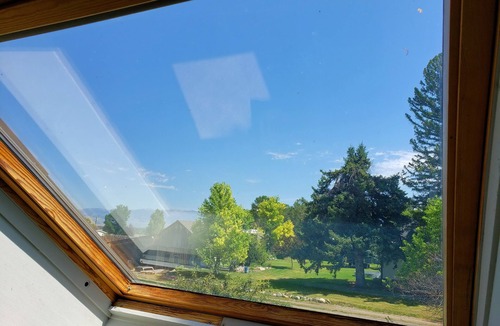 Amsterdam House | Idyllic setting near Bozeman International Airport