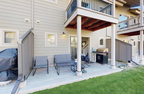 Big Sky Meadow Village Condo | Immaculate Condo Near Meadow Village | New Carpet, Mountain Views & Dog-Friendly