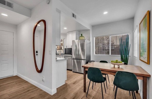 Park Center Place Condo | Immaculate, Mid-century design