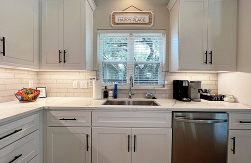 Canyon Lake Cottage | Immaculate, pet-free 3 Bed/2 Bath home w/large covered patio near the Lake!