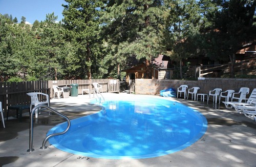 Estes Park Ski Chalet | Inexpensive Studio with King bed, Mountain Style decor, and patio with gas grill