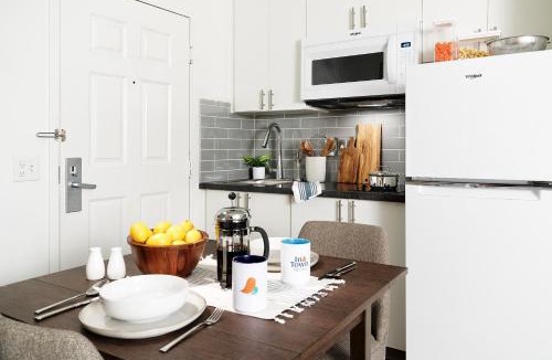 Greenbrier East Hotel | InTown Suites Extended Stay Chesapeake VA - I-64 Crossways Blvd