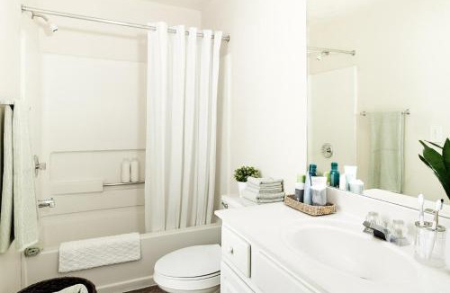 Greenbrier East Hotel | InTown Suites Extended Stay Chesapeake VA - I-64 Crossways Blvd