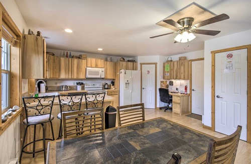 Emigrant House | Inviting Townhome: 30 Mi to Yellowstone NP!