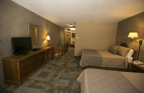 Salt Lake Mountain Resorts Cabin | Iron Blosam Suite! Available Only 1/23 -30/2027. Steps to Mountain