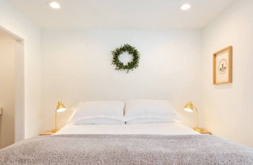 East End House | Its Back! Krall Casita - downtown private house!