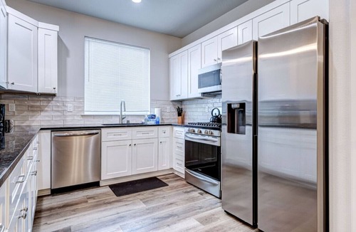 South Richland House | King Bed, Large Yard & 3 Car Garage 4/2 - #1588