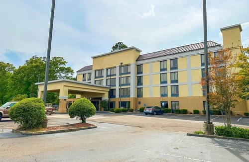 Tougaloo Apartment | King Bed Non-Smoking