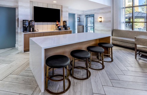 Glendale Condo | King & Queen 2BR Suite | Cherry Creek, Denver