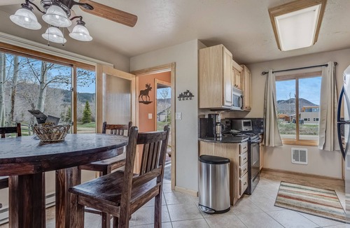 Clark Cabin | Knapsack- Mountain cabin with beautiful views