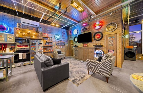 Hanksville House | Krusty`s Motor Suite | Historic Gas Station Converted Retro Neon Garage!