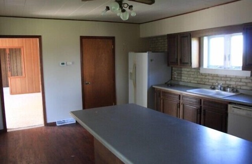 Lake City House | Lake Pepin - Rustic bluff-top Farmhouse w/updatd furnishings