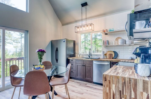 Lakeside House | Lake View Luxury - Paddle boards - Firepit - Fish, Hike, Ski. Montana Paradise!
