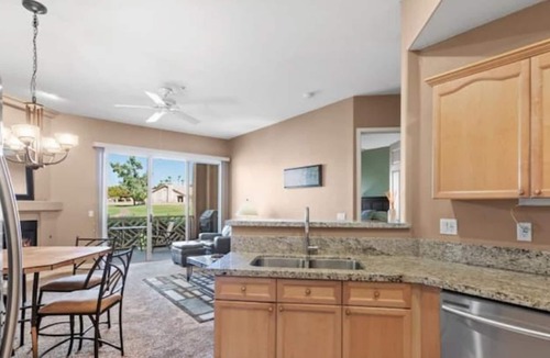Ocotillo House | Lake View Townhome 2/2