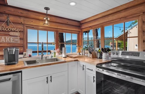 Harrison Cabin | Lakefront Cabin Sleeps 6 – Private Dock, Jacuzzi, 80' Beachfront & Sunsets!