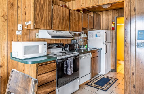 Whitefish Condo | Lakefront condo near ski resort with pool, hot tub & nearby beach