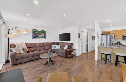 McCall Condo | Lakefront condo w/beach and seasonal heated pool