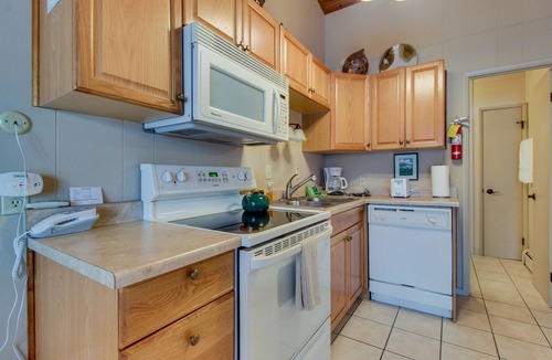 Whitefish Condo | Lakeside condo with pool, hot tub, sauna & beach access