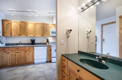 Polson Condo | Lakeside Studio Retreat!
