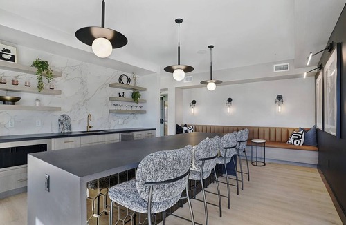 People's Freeway Apartment | Landing | Amazing 1BD, Clubhouse, Gym