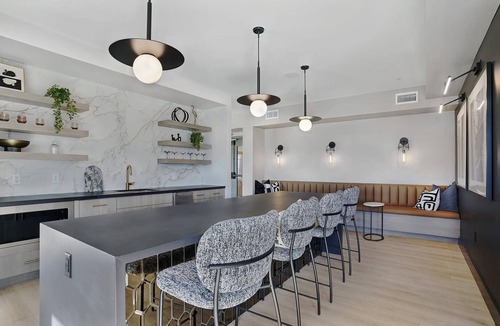 People's Freeway Apartment | Landing | Stylish 1BD, Clubhouse, Gym