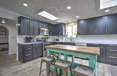 Riverside Terrace House | Large 7-bedroom, 4-bath house in NW Tucson - Pool, Pool Table, Sleeps 14+