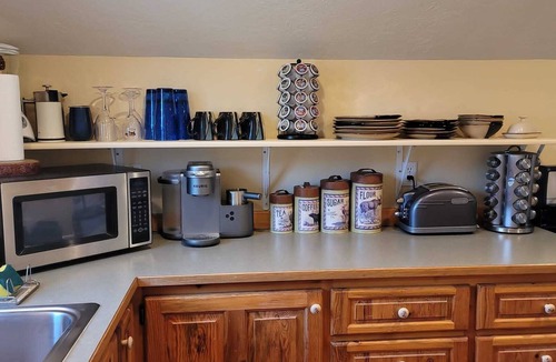 Darby House | Large, Fully Equipped, Private & Cozy Montana Vibe W/Fireplace, Hot Tub & Hiking