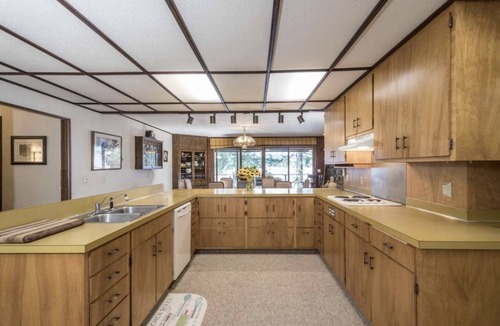 Polson House | Lazy B Lake House & Cabin on Flathead Lake, Waterfront with Tennis Court