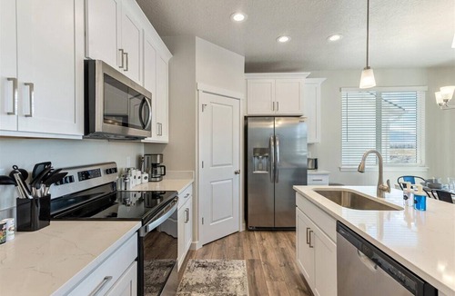 Lehi House | Lehi MTR- Garage attached, 30+ days, Pet Friendly, Everything Nearby!