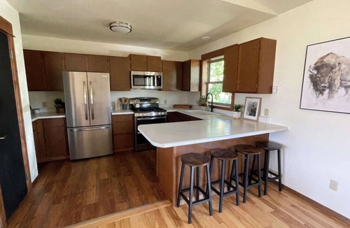 Emigrant House | Leisure on Leo - Your Paradise Retreat
