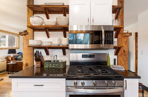 Stevensville Cottage | Lester’s Cottage - Riverfront Retreat